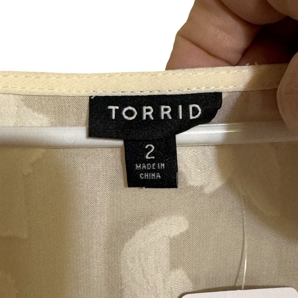 Torrid NWT Chiffon clip floral high low top pristine women’s size 2X - Picture 5 of 10